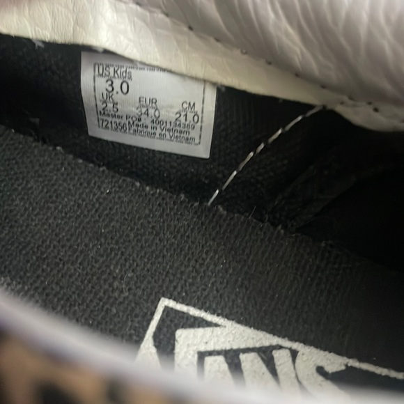 Vans - Picture 4 of 4